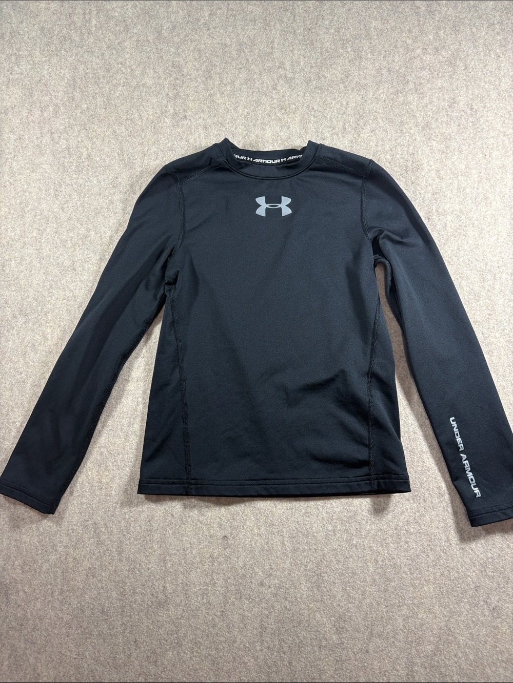 Under Armour Boys Black Long Sleeve Performance Shirt with Gray Logo size SM
